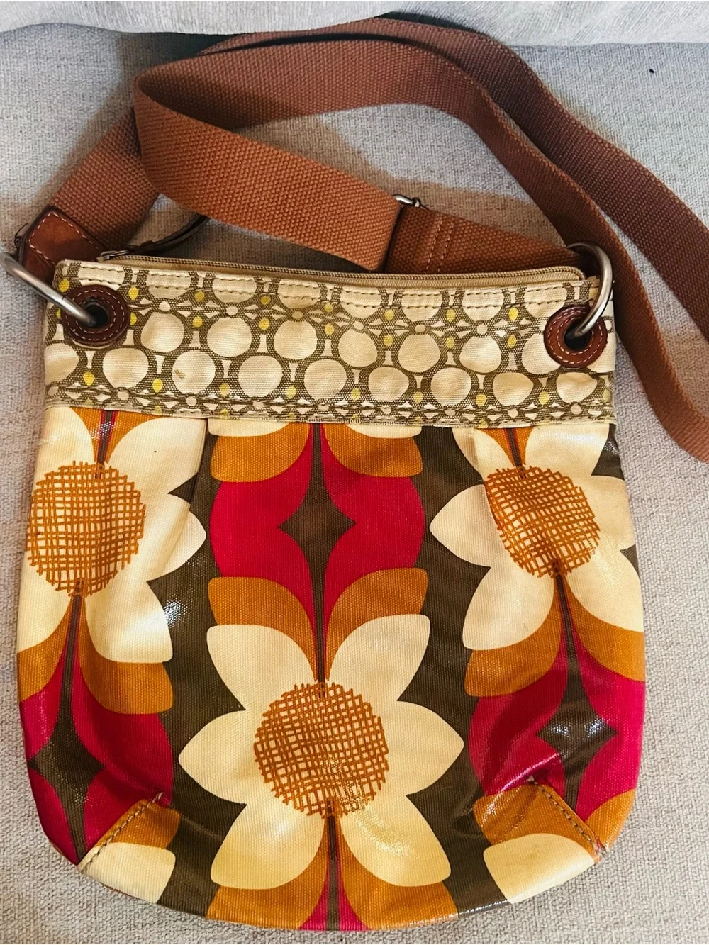Fossil Key-Per crossbody colorful bag,floral pattern on a coated canvas body. - Picture 2 of 6
